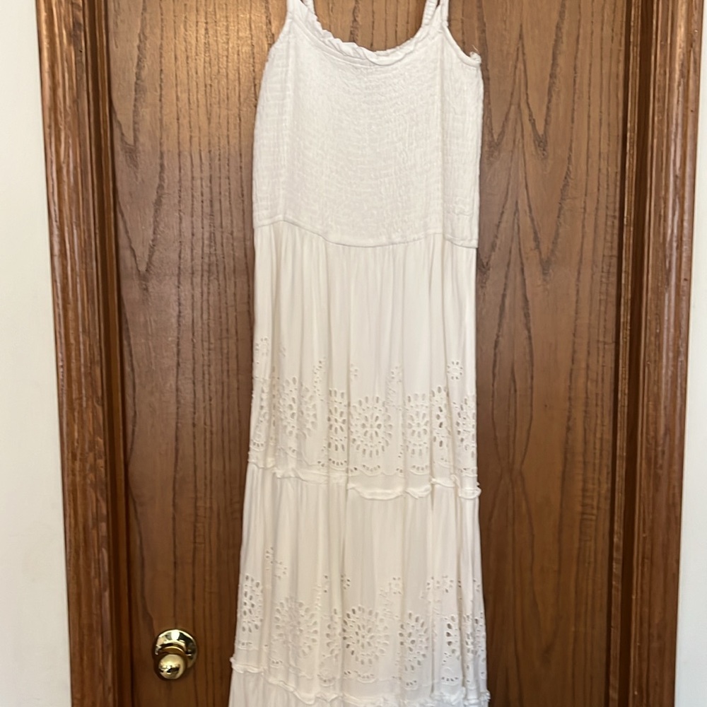 Jessica Simpson Elegant White Sleeveless Dress